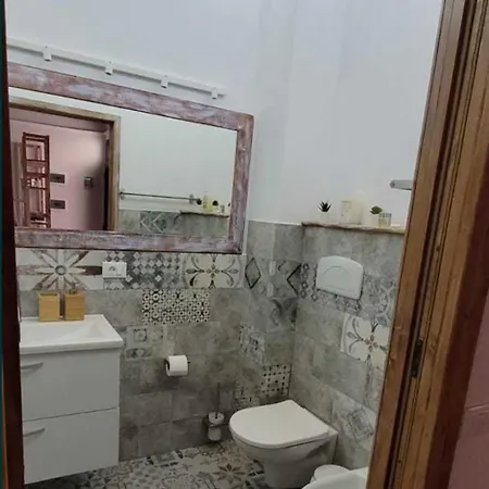 House Of Ely קריובה